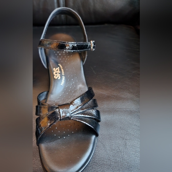 EUC in Original Box Quarter Strap Wedge Sandal - Picture 6 of 11